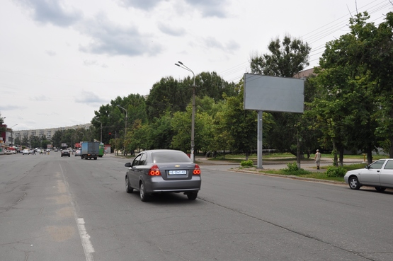 Фото рекламної площини за адресою пр-т Героїв, навпроти Varus, Comfy (з центру)