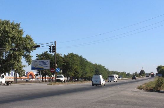 Фото рекламной плоскости по адресу Донецьке шосе, поворот до Епіцентру, світлофор Фото рекламной плоскости по адресу Донецьке шосе, поворот до Епіцентру, світлофор