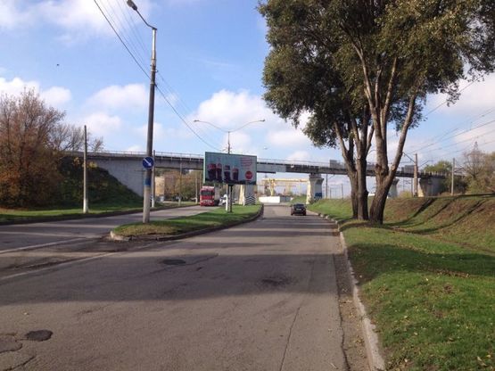 Фото рекламної площини за адресою дз32Б,вул. Січеславський шлях (р-н з/д моста ВАТ "Баглійкокс") - на розділовій смузі Фото рекламної площини за адресою дз32Б,вул. Січеславський шлях (р-н з/д моста ВАТ "Баглійкокс") - на розділовій смузі