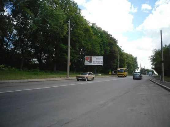 Фото рекламной плоскости по адресу м. Рівне,  вул. Київська,  навпроти будинку №108 Фото рекламной плоскости по адресу м. Рівне,  вул. Київська,  навпроти будинку №108