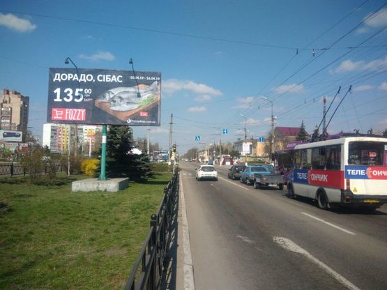 Фото рекламной плоскости по адресу пр. Свободи, меморіал “Вічно Живим”, з центру