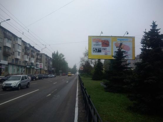 Фото рекламной плоскости по адресу пр. Свободи, меморіал “Вічно Живим”, в центр