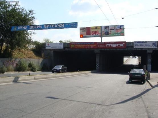 Фото рекламной плоскости по адресу вул.Перемоги - Вознесенівський ринок(міст), обличчям до ринку,  ліва площина