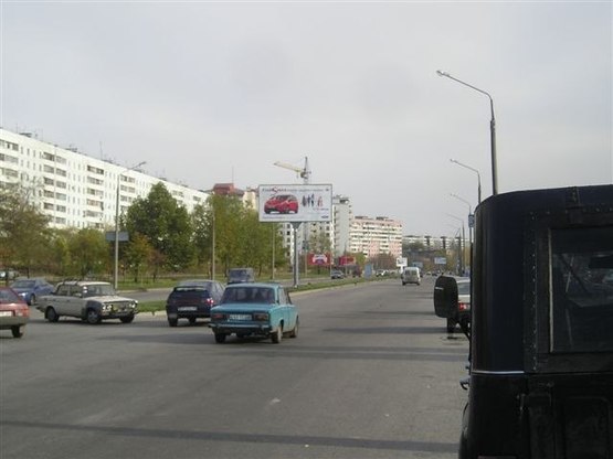 Фото рекламної площини за адресою Набережна магістраль - вул.1-ша Московська, напрямок руху до вокзалу