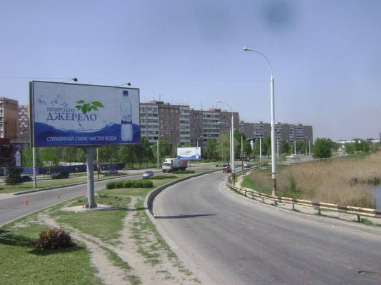 Фото рекламної площини за адресою вул. Автозаводська-вул.Говорухи, напрямок руху від вул.Говорухи