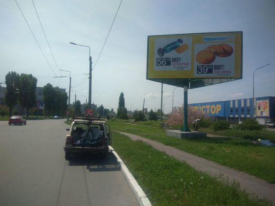 Фото рекламної площини за адресою пр. Лесі Українки (пр. 50 років Жовтня), вул. Якова Петруся (вул. Жукова)