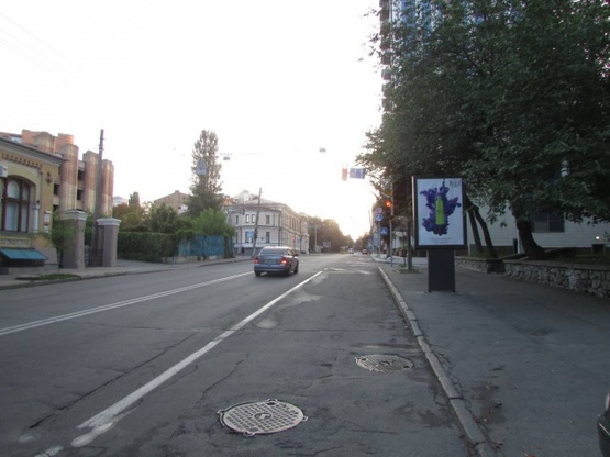 Фото рекламної площини за адресою Бульварно-Кудрявська (Воровського), 20 на світлофорі, рух в бік Львівскої площі Фото рекламної площини за адресою Бульварно-Кудрявська (Воровського), 20 на світлофорі, рух в бік Львівскої площі