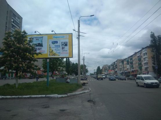 Фото рекламної площини за адресою пр. Свободи, вул. Переяславська