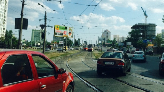 Фото рекламной плоскости по адресу Братиславская ул.- Миропольская ул. 1-3(на разделителе)к  м.Черниговской Фото рекламной плоскости по адресу Братиславская ул.- Миропольская ул. 1-3(на разделителе)к  м.Черниговской