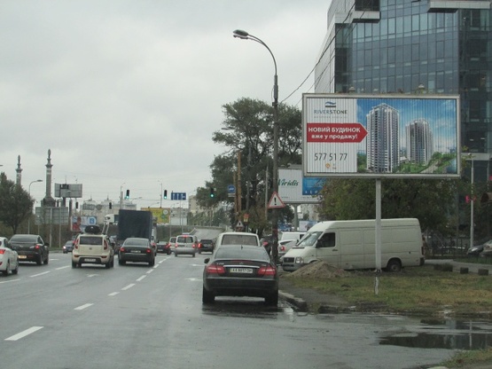 Фото рекламної площини за адресою Днепровская Набережная, 3 / Тычины  по ходу к мосту Патона