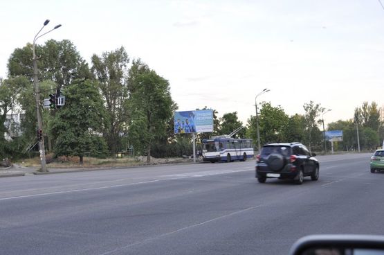 Фото рекламной плоскости по адресу Набережна Перемоги, 78 - спортивний клуб "ВОСХОД" (з центру), на світлофорі Фото рекламной плоскости по адресу Набережна Перемоги, 78 - спортивний клуб "ВОСХОД" (з центру), на світлофорі