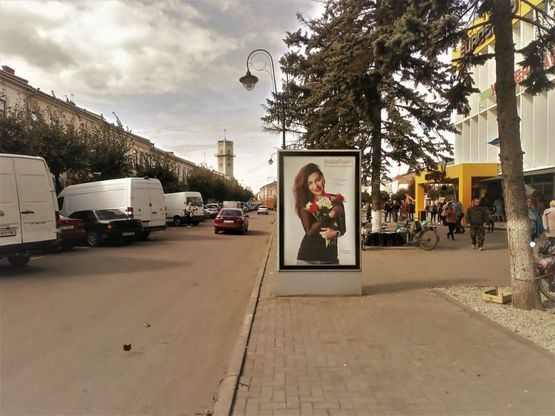 Фото рекламної площини за адресою пл. Шевченка (біля унів. "Коломия")