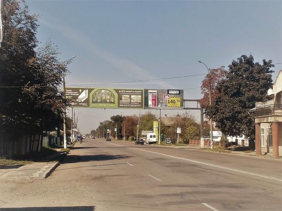 Фото рекламної площини за адресою вул. Карпатська (на перетяжці), напрям на Ів-Франк., правий