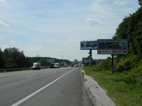 Фото рекламної площини за адресою Новообуховская трасса 20+200 справа из Киева