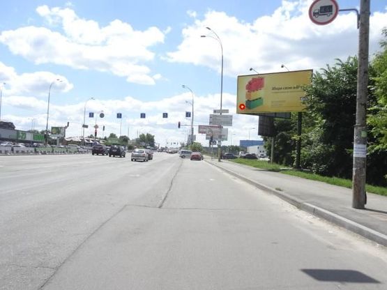 Фото рекламної площини за адресою Палладіна пр. - ул. Синеозерная, 1-52 напротив