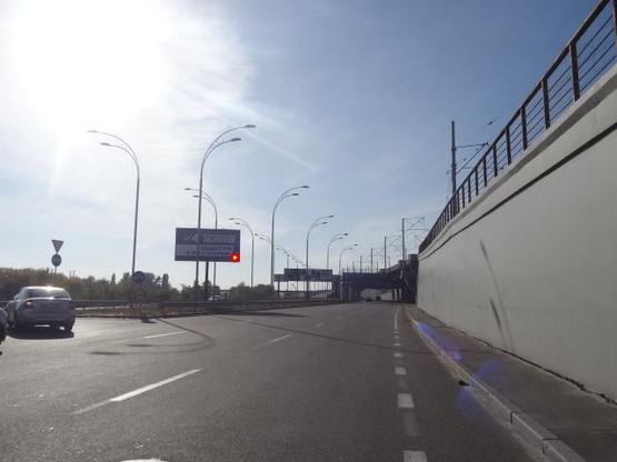 Фото рекламной плоскости по адресу Дарницкий мoст, раздельтель №2 в центр