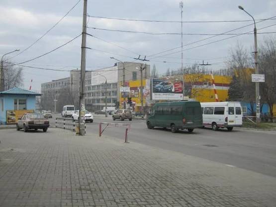 Фото рекламной плоскости по адресу 301_Запорожье_ул Луначарского ул Чапаева - призма(рядом Жд вокзал,АТБ, Технополис, Мебельный магазин)