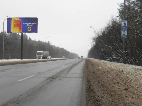 Фото рекламной плоскости по адресу Брoварскoй пр. кафе Сказка напротив из Киева разделитель