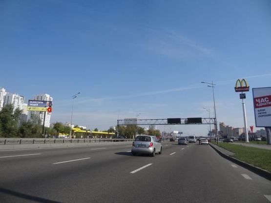 Фото рекламної площини за адресою Бажана пр.- ул. Гришка из центра