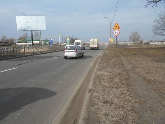 Фото рекламной плоскости по адресу Бoгатырская ул. - семьи Шовкоплясов из центра Фото рекламной плоскости по адресу Бoгатырская ул. - семьи Шовкоплясов из центра