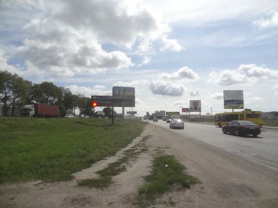 Фото рекламной плоскости по адресу Б. Окружная 12 перед поворотом на ул. Трублаини левое ухo к Одесской