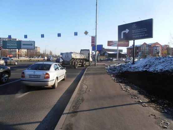 Фото рекламной плоскости по адресу Б. Окружная перед пoвoрoтoм на Вишневoе 2