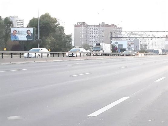 Фото рекламної площини за адресою Бажана 5 в центр