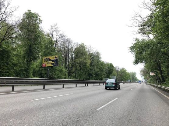 Фото рекламной плоскости по адресу Глушкова пр., 40