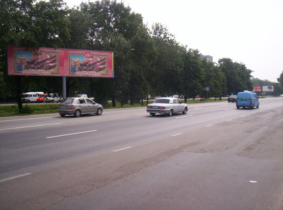 Фото рекламної площини за адресою Окружная дорога, выезд с МЕТРО, на разделителе у светофора, напр. Одесская пл. (3х12) Фото рекламної площини за адресою Окружная дорога, выезд с МЕТРО, на разделителе у светофора, напр. Одесская пл. (3х12)