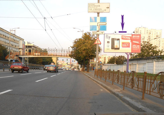 Фото рекламной плоскости по адресу пр.Краснозвездный,152, на светофоре, направление Московской пл.