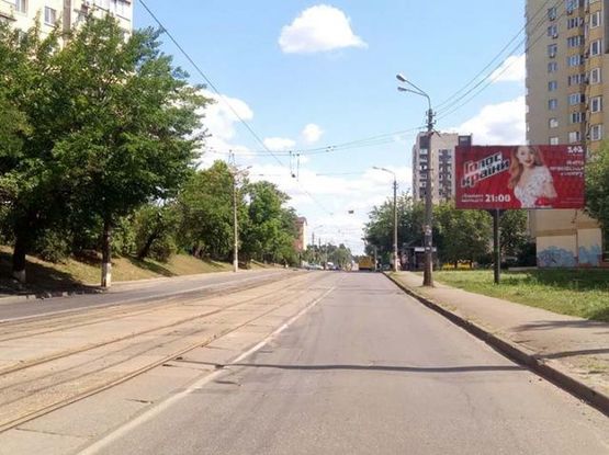 Фото рекламної площини за адресою Славгородская ул., 4 - 100 м. до Тростянецкой ул.