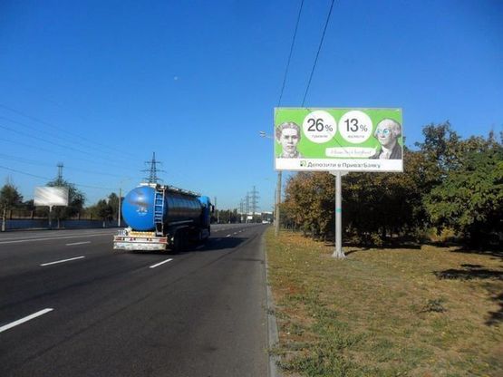 Фото рекламной плоскости по адресу Набережная Заводская ул., - Стан 550,  кафе, автосервис "Питстоп" Фото рекламной плоскости по адресу Набережная Заводская ул., - Стан 550,  кафе, автосервис "Питстоп"