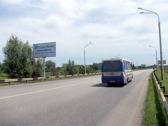 Фото рекламной плоскости по адресу автодорога М04 на г. Киев, Полтава напротив озера Карпенкова № 42 Фото рекламной плоскости по адресу автодорога М04 на г. Киев, Полтава напротив озера Карпенкова № 42