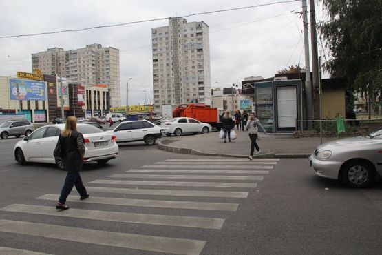 Фото рекламной плоскости по адресу ул. Б. Хмельницкого, 32, Конный рынок Фото рекламной плоскости по адресу ул. Б. Хмельницкого, 32, Конный рынок