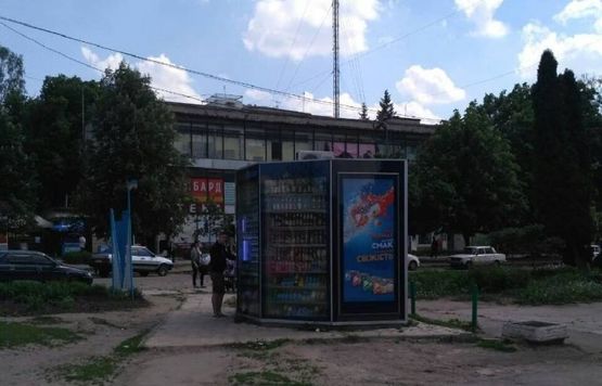 Фото рекламной плоскости по адресу ул. Ак. Вальтера, 7, супермаркет Брусничка Фото рекламной плоскости по адресу ул. Ак. Вальтера, 7, супермаркет Брусничка