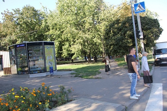 Фото рекламной плоскости по адресу ул. Героев Труда, 34, напротив остановки Салтовский рынок Фото рекламной плоскости по адресу ул. Героев Труда, 34, напротив остановки Салтовский рынок