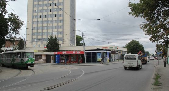 Фото рекламной плоскости по адресу ул. Большая Панасовская, 115, круг трамвая Фото рекламной плоскости по адресу ул. Большая Панасовская, 115, круг трамвая