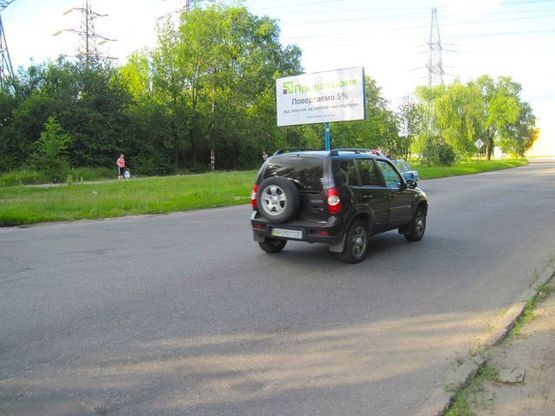 Фото рекламної площини за адресою ул.Чаривная-ул.Полякова