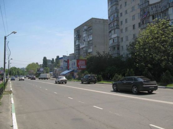 Фото рекламной плоскости по адресу ул. 1 Мая, 13, Основной транспортный поток, район здания междугороднего переговорного пункта «Укртелеком»