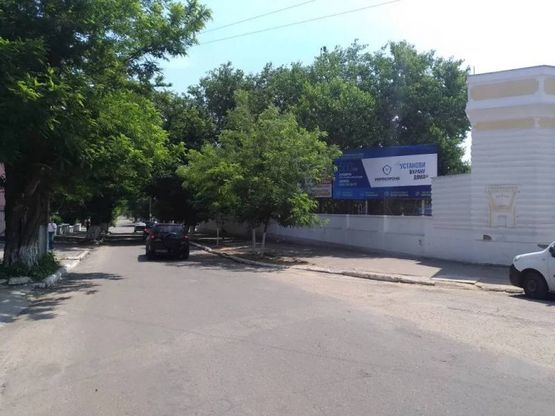 Фото рекламной плоскости по адресу ул.Первомайская, СТАДИОН, ул.Первомайская, СТАДИОН, Мор-рыб техникум, роддом, пожарка