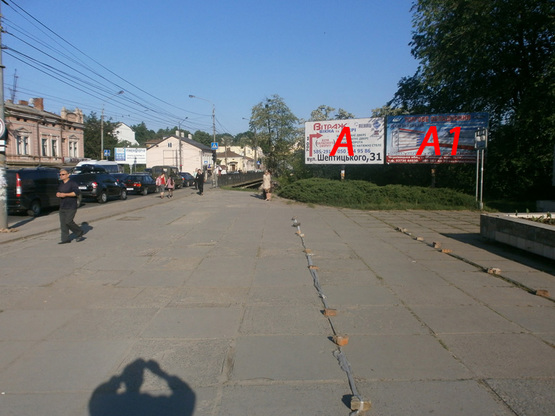 Фото рекламной плоскости по адресу вул. Руська (площа, біля мосту), лівий