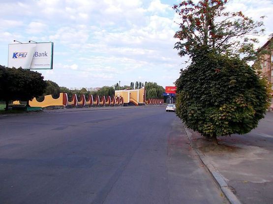 Фото рекламної площини за адресою Набережная ул., стадион "Верес"( напротив № 28) (100м. к АЗС "Авиас")