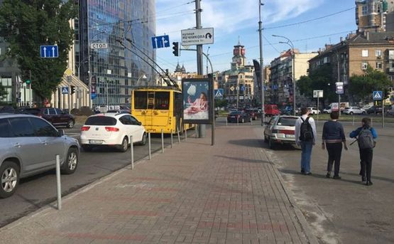 Фото рекламной плоскости по адресу Лесі Українки, Б-р 2 / Басейа (Парус)