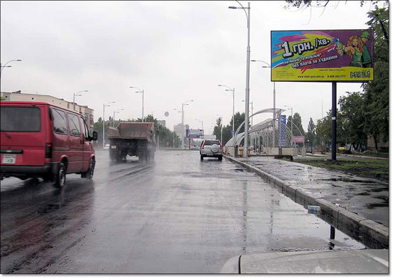Фото рекламной плоскости по адресу ул.Гагарина,18-20 наравление на ст.м.Черниговская
