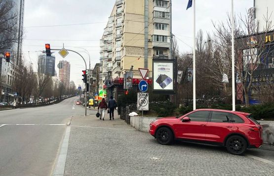 Фото рекламной плоскости по адресу Басейна Вул./ Госпітальна Вул.