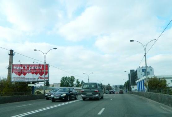 Фото рекламної площини за адресою Новоконстянтинівська вул.,15, на мосту, 550м від вул. О.Теліги, напр. на  Петрівку, ст.Б2 призма Фото рекламної площини за адресою Новоконстянтинівська вул.,15, на мосту, 550м від вул. О.Теліги, напр. на  Петрівку, ст.Б2 призма