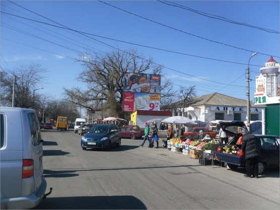 Фото рекламної площини за адресою вул. Ярмаркова, біля аптеки, навпроти центрального ринку,  ПОКЛЕЙКА З ВИШКИ/А (верх)