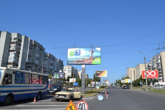 Фото рекламной плоскости по адресу пр. Соборності (розділова біля ТЦ"Троянда") Фото рекламной плоскости по адресу пр. Соборності (розділова біля ТЦ"Троянда")