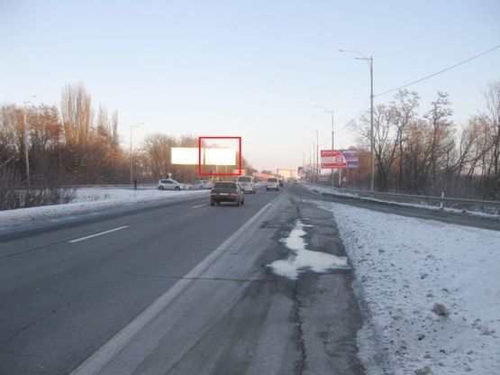Фото рекламної площини за адресою Бориспільське шосе 34км+850м, в'їзд в м.Бориспіль з Києва, на розподільчій полосі.