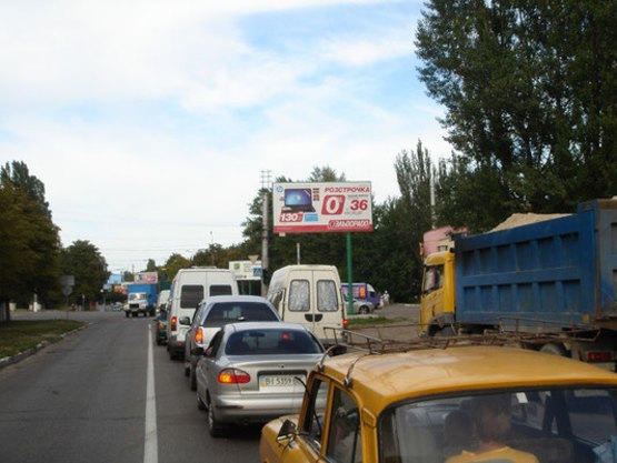 Фото рекламної площини за адресою ул. В.Пугачева (ул. Московская), 37, перекрёсток с ул. Киевской, район супермаркетов «Fozzy» и «Новая Линия»